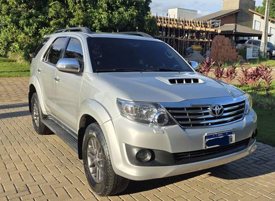 TOYOTA HILUX SW4 3.0 SRV 4X4 16V TURBO INTERCOOLER DIESEL 4P AUTOMÁTICO TOYOTA HILUX SW4 3.0 SRV 4X4 16V TURBO INTERCOOLER DIESEL 4P AUTOMÁTICO